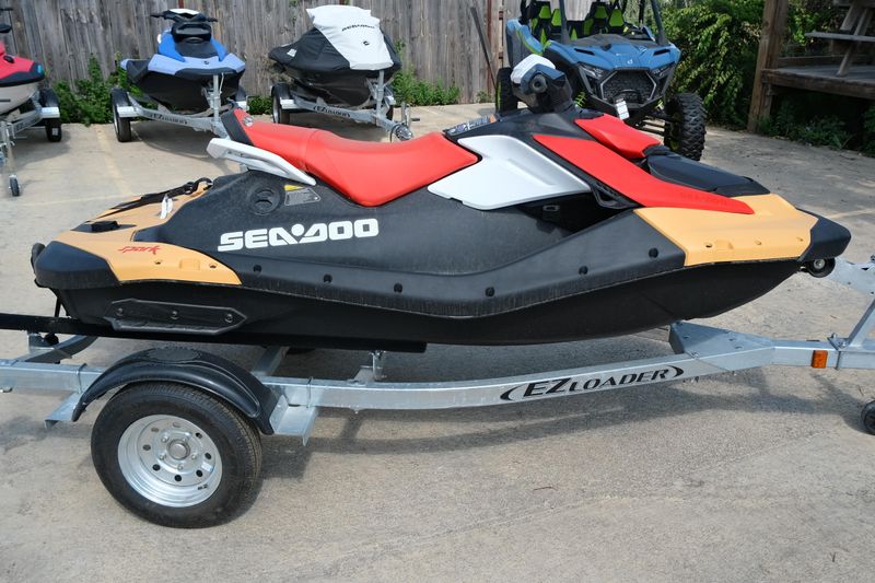 New 2025 SEADOO SPARK FOR 2 SUNRISE ORANGE AND DRAGON RED Image 2