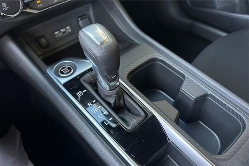 New 2025 Nissan Sentra SVImage 17