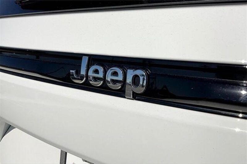 Used 2023 Jeep Grand Cherokee OverlandImage 7