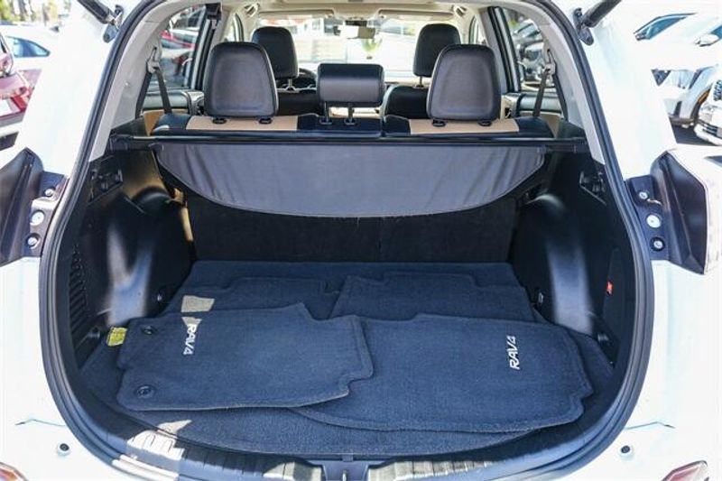 2016 Toyota RAV4 LimitedImage 25