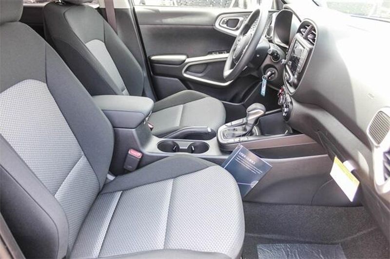 New 2025 Kia Soul LXImage 9