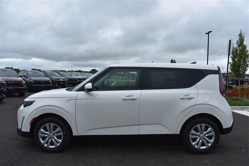 New 2025 Kia Soul LXImage 6