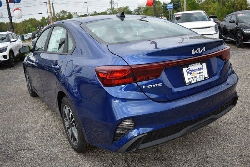 2024 Kia Forte LXSImage 5