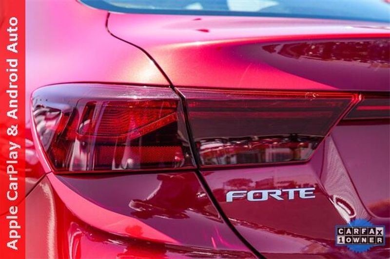 Used 2022 Kia Forte LXSImage 9