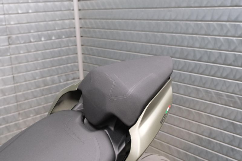 USED 2024 DUCATI STREETFIGHTER V2 Image 18