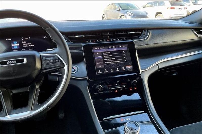 Used 2024 Jeep Grand Cherokee L AltitudeImage 5