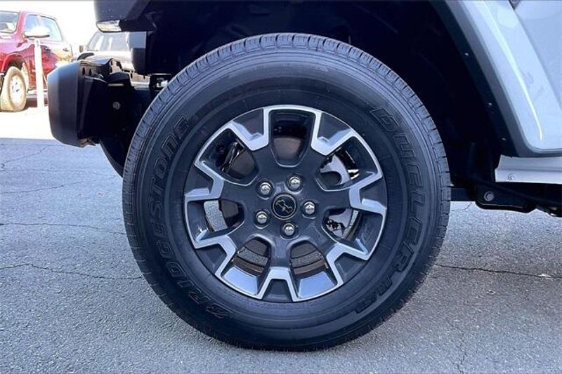 New 2025 Jeep Wrangler 4-door SaharaImage 10