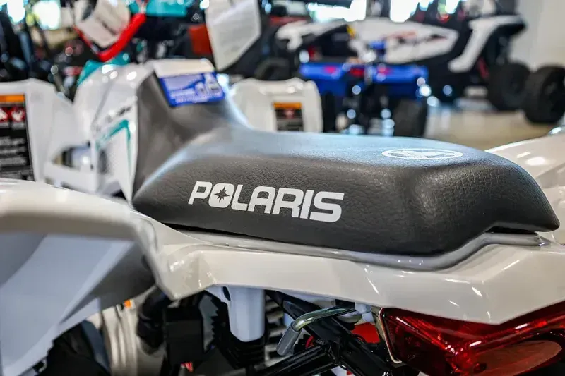 2025 Polaris OUTLAW 110 EFI BRIGHT WHITE AND RADIANT GREENImage 11