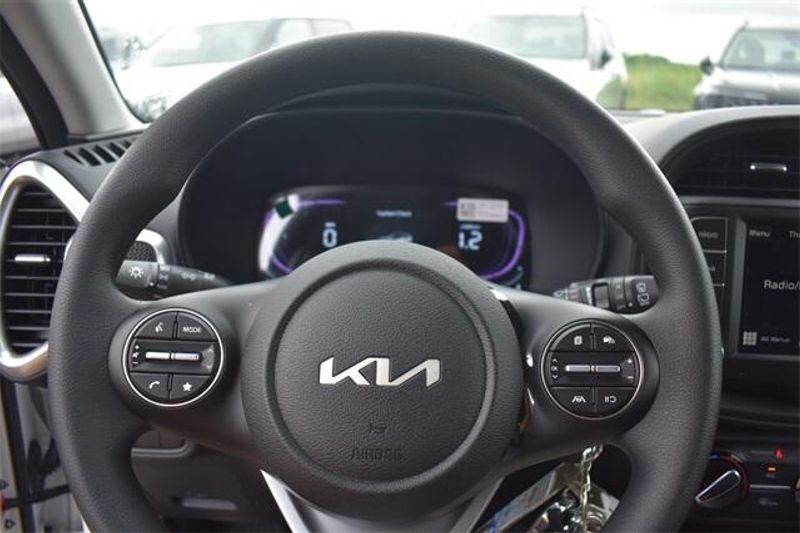 New 2025 Kia Soul LXImage 23