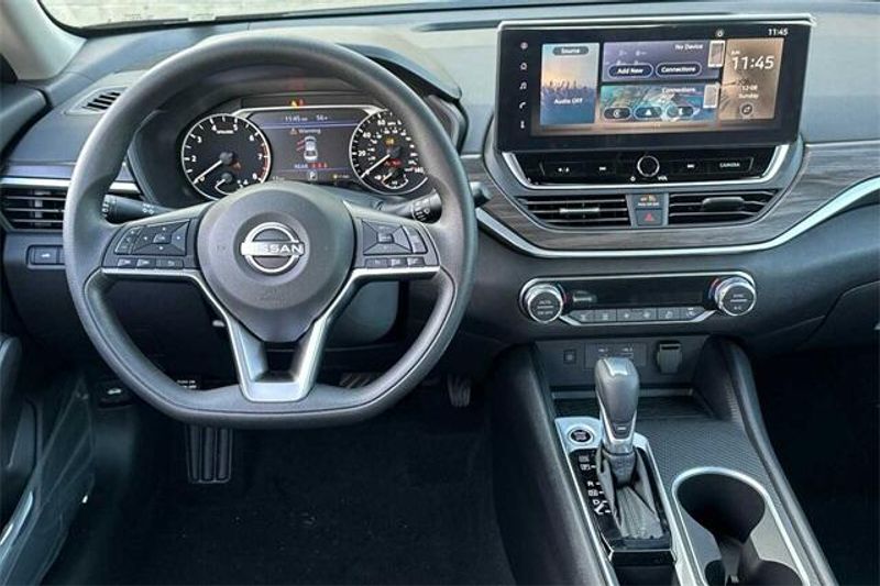 2025 Nissan Altima 2.5 SVImage 11