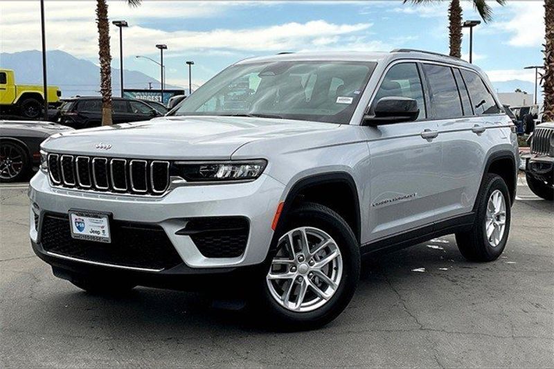 2023 Jeep Grand Cherokee Laredo 4x4Image 1