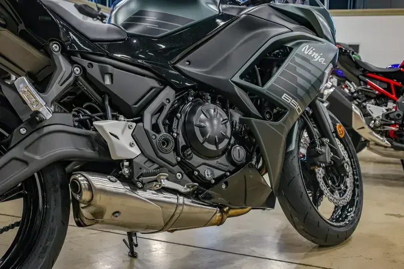 2025 Kawasaki NINJA 650 BASEImage 11