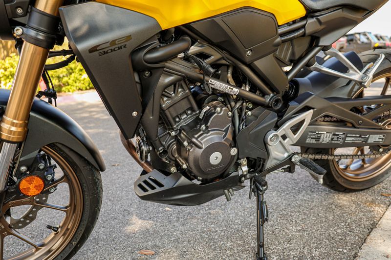 USED 2024 HONDA CB300R ABS Image 17