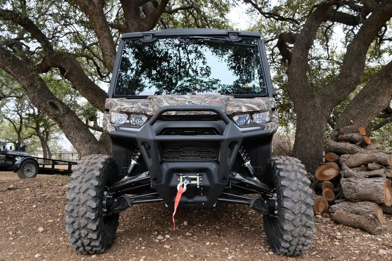 2025 Can-Am DEFENDER MAX LIMITED CAB HD10 WILDLAND CAMOImage 24