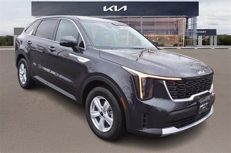 2025 Kia Sorento LXImage 10