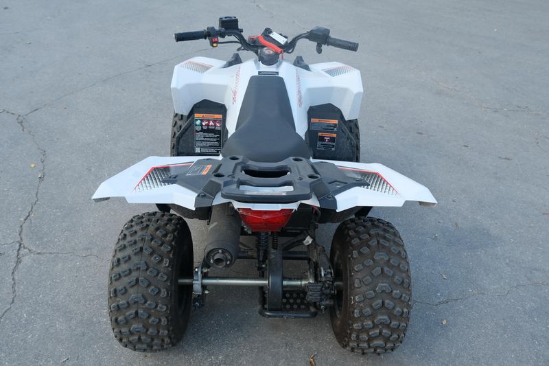 Used 2023 Polaris OUTLAW 70 EFI BRIGHT WHITE AND RED Image 4