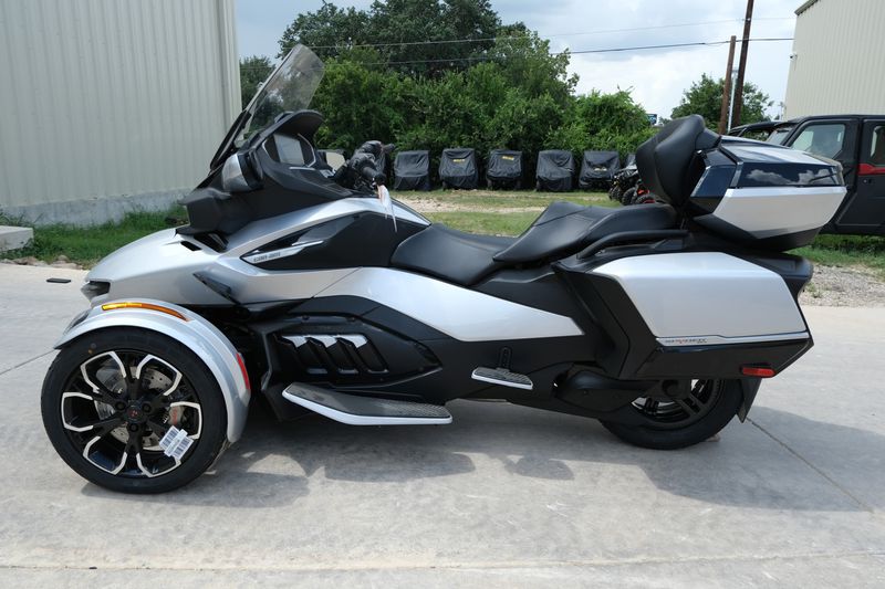 2024 Can-Am SPYDER RT LIMITED HYPER SILVER WITH PLATINUMImage 15