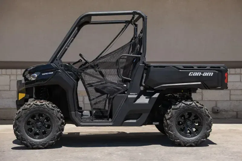 2025 Can-Am DEFENDER DPS HD10 STEALTH BLACKImage 3