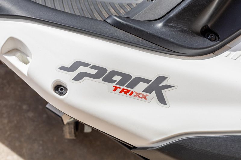 2025 SEADOO SPARK TRIXX FOR 3 WITH SOUND SYSTEM DRAGON RED AND WHITE Image 9