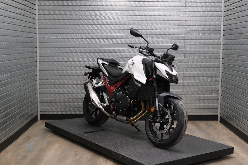 NEW 2025 HONDA CB750 HORNET Image 1