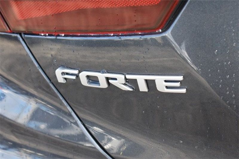 2024 Kia Forte LXSImage 5