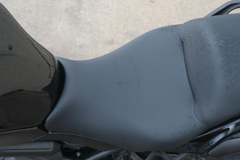2023 Kawasaki VERSYS 650 LT METALLIC SPARK BLACK AND METALLIC FLAT SPARK BLACK Image 9