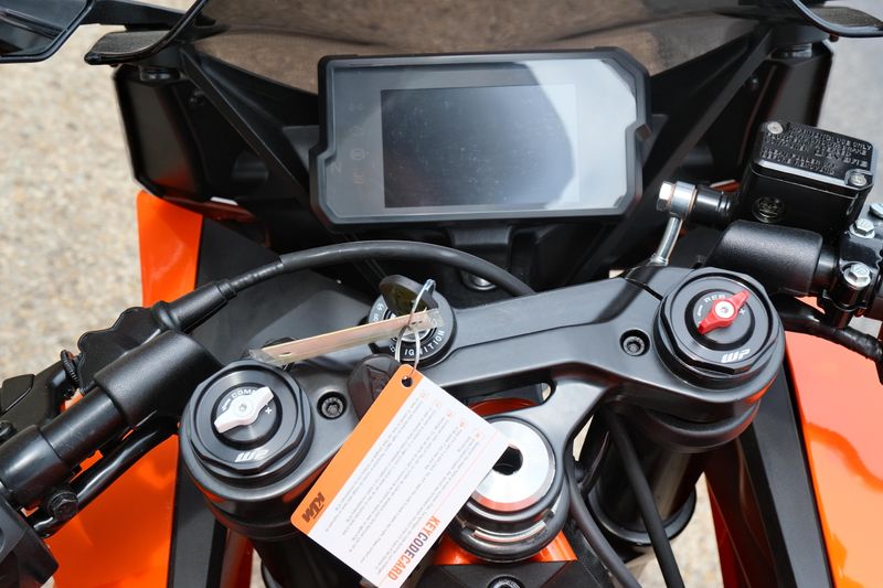 New 2024 KTM RC 390 ORANGE Image 11