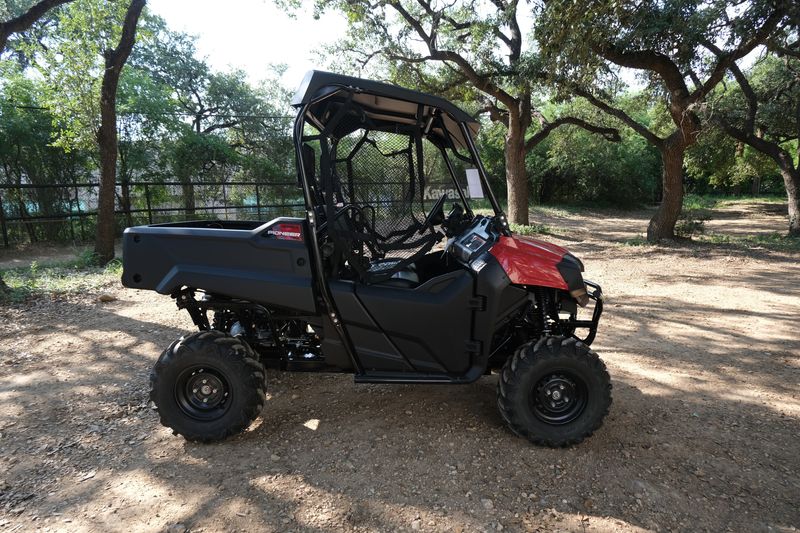 2025 Honda PIONEER 700 HERO REDImage 2