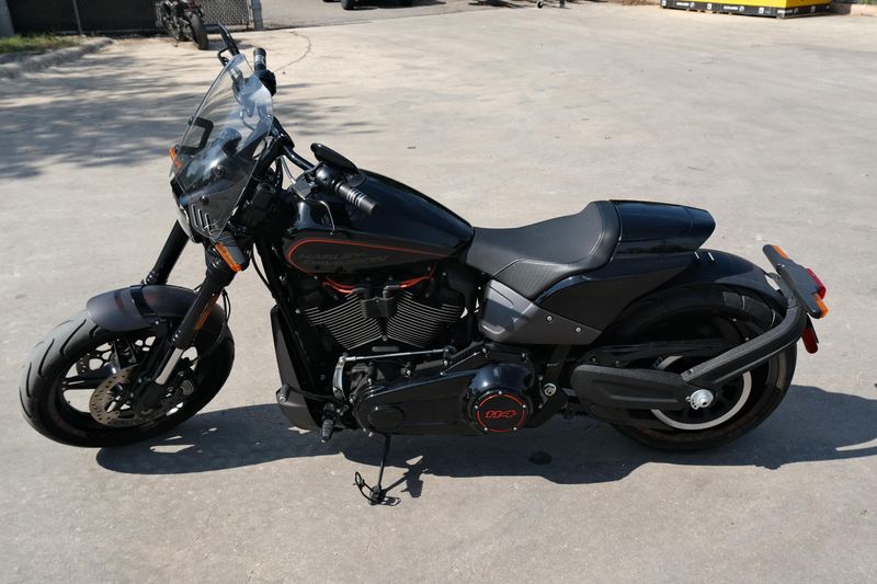 Used 2019 HARLEY FXDR 114 BLACK Image 6