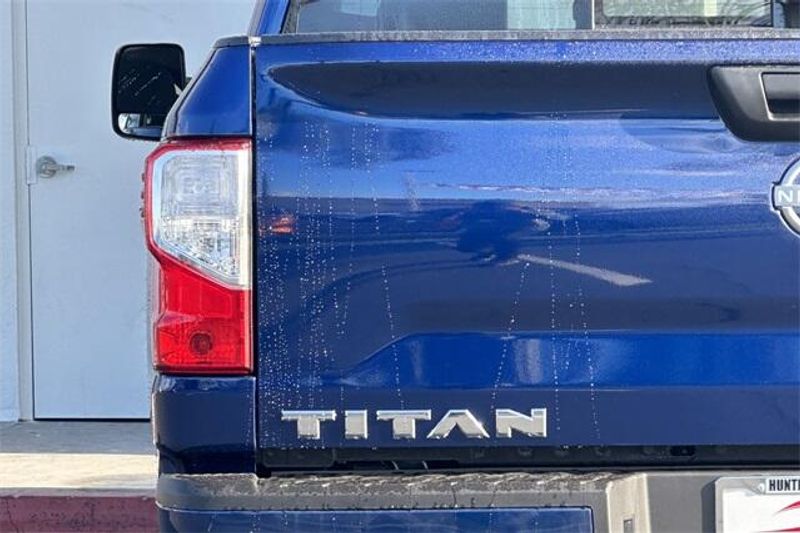 2024 Nissan Titan SVImage 20