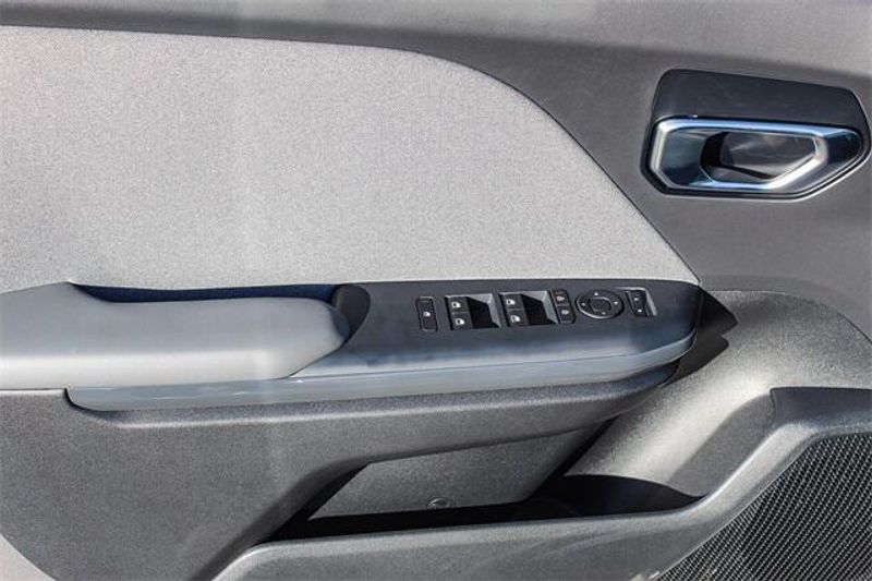 New 2025 Kia K4 EXImage 21