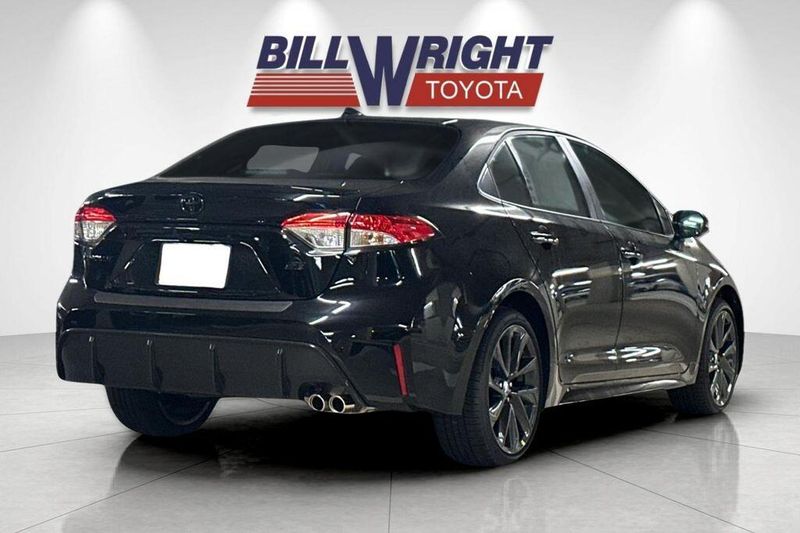 New 2025 Toyota Corolla SEImage 3