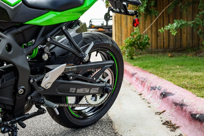 2025 Kawasaki NINJA ZX4RR ABS KRT EDITION ABS LIME GREEN AND EBONY AND PEARL BLIZZARD WHITE Image 17