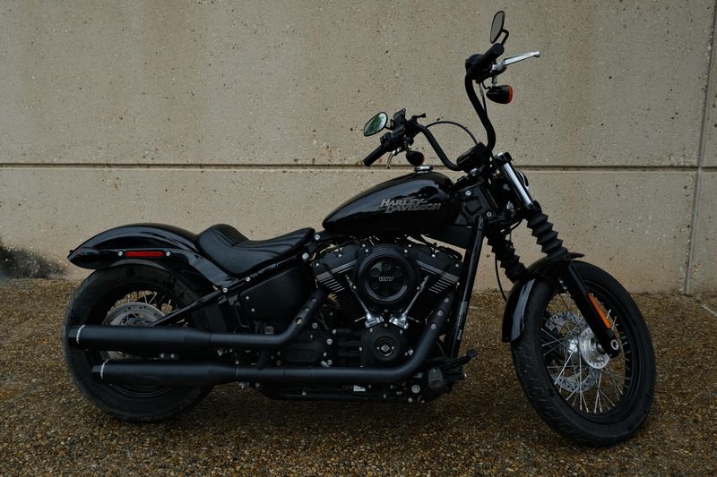 2019 HARLEY SOFTAIL STREET BOB BLACK Image 9