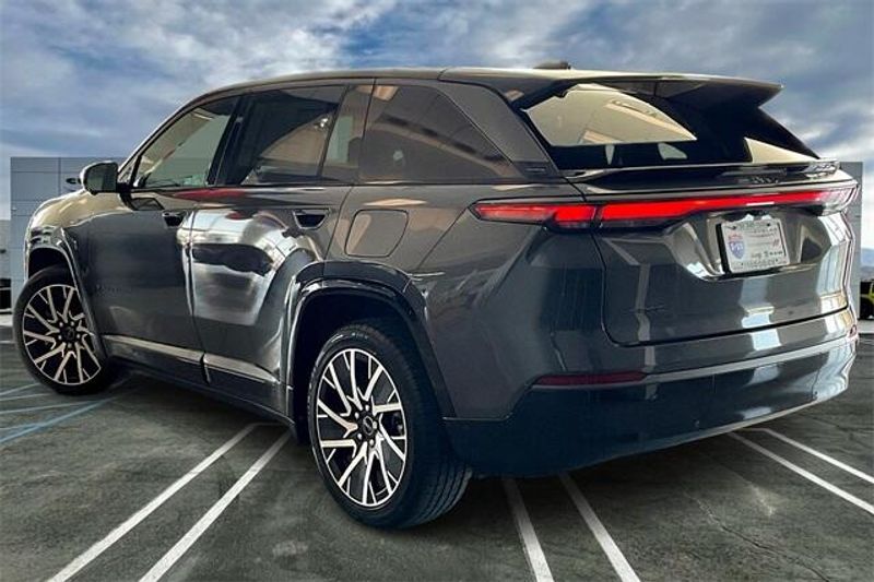 2025 Jeep Wagoneer S Wagoneer S LimitedImage 2