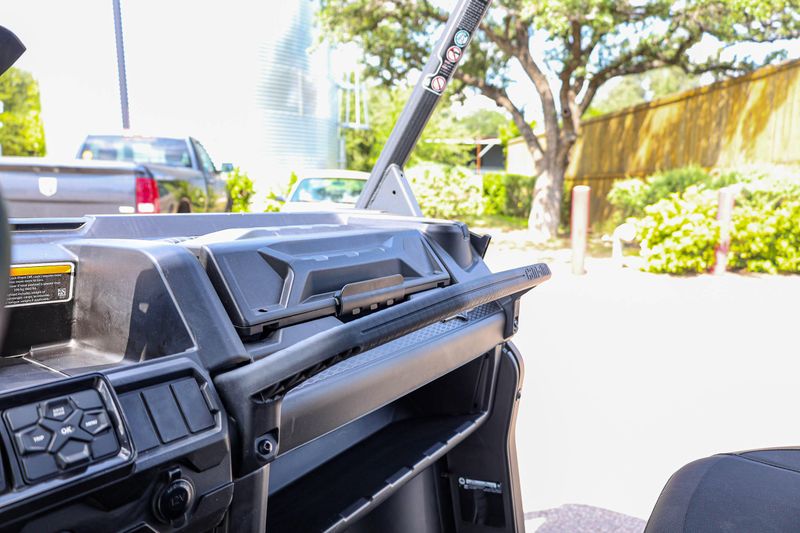 USED 2025 CAN-AM DEFENDER MAX LONE STAR HD10 Image 4