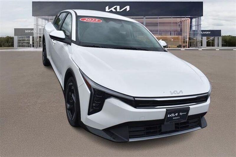 2025 Kia K4 EXImage 9