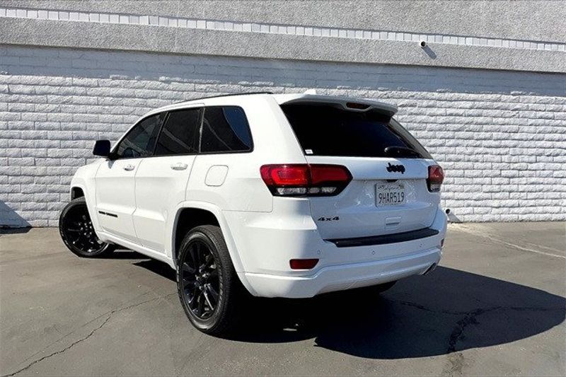 2021 Jeep Grand Cherokee Laredo XImage 5