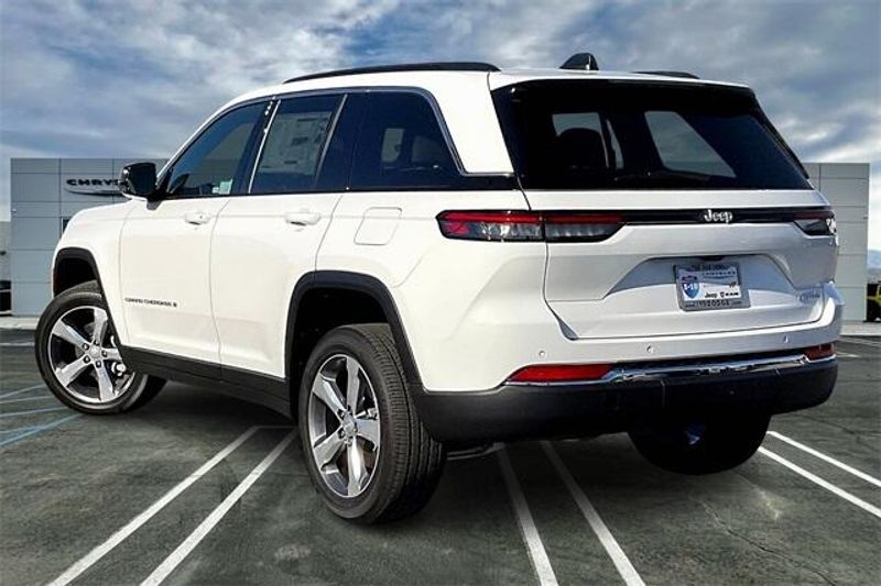 2025 Jeep Grand Cherokee Limited 4x2Image 2