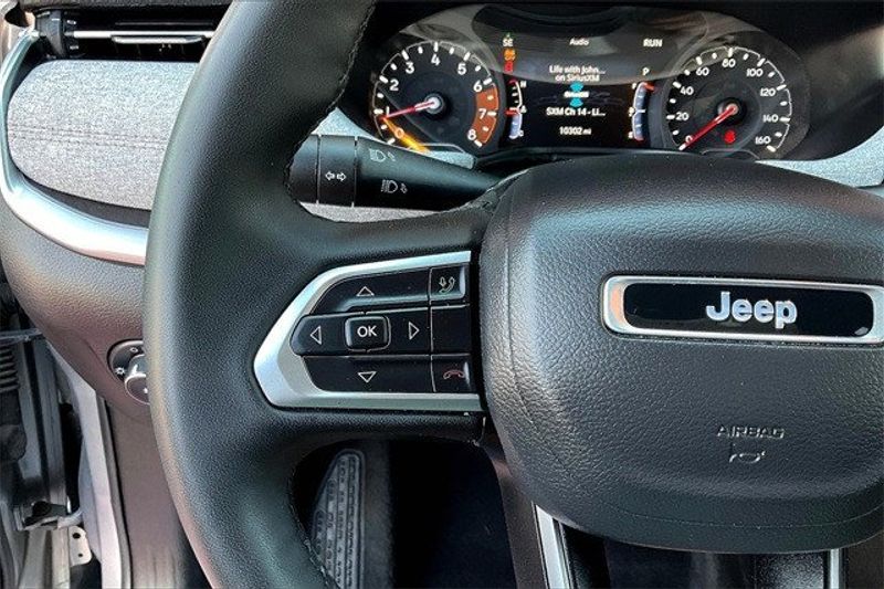 2023 Jeep Compass Latitude LuxImage 18