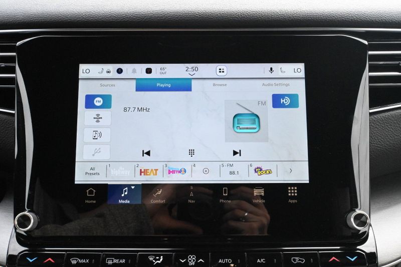 2025 Wagoneer L Image 27