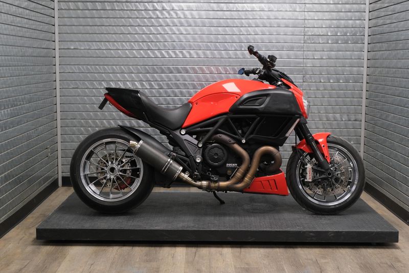 USED 2015 DUCATI DIAVEL Image 2