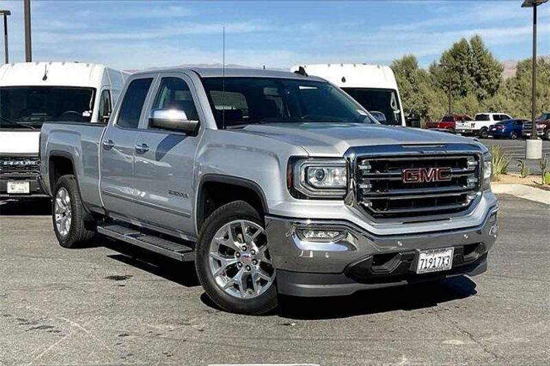 2018 GMC Sierra 1500 SLTImage 2