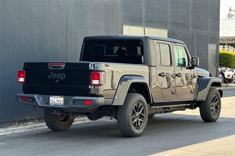 2023 Jeep Gladiator Sport S photo 4