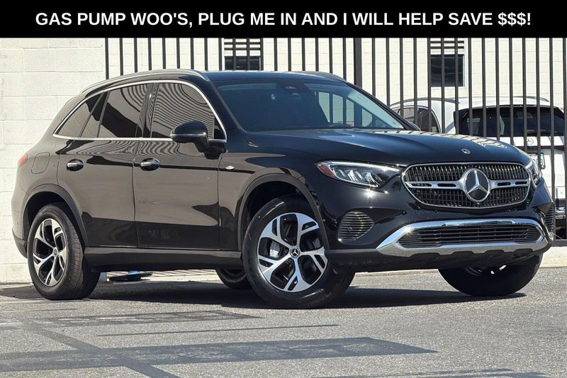 Used 2025 Mercedes-Benz GLC 350eImage 2