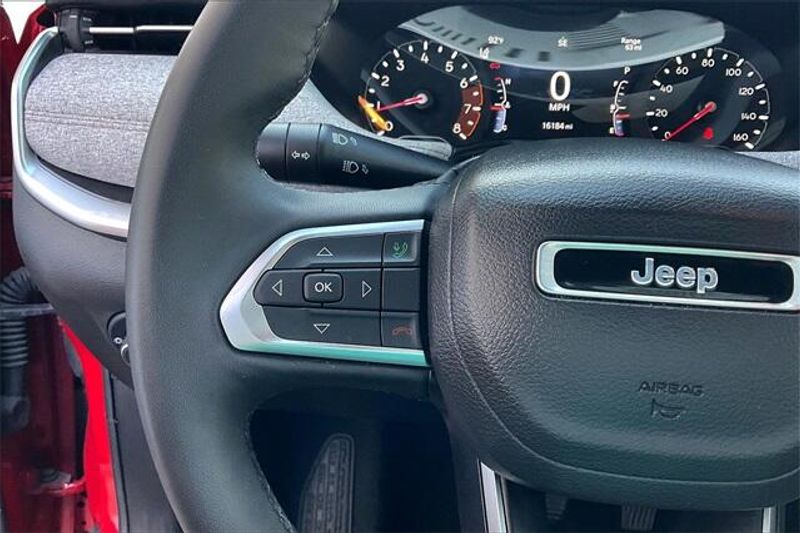 2023 Jeep Compass Latitude LuxImage 18