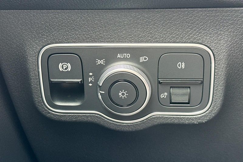 2024 Mercedes-Benz EQB 300Image 31