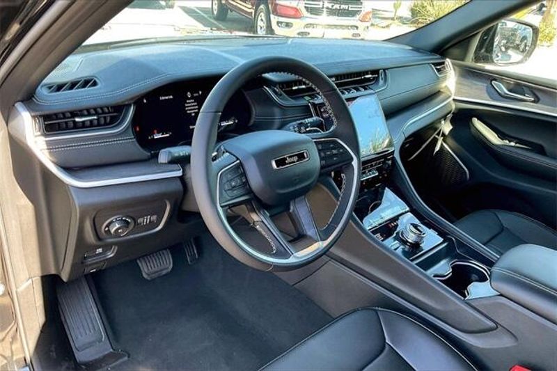 New 2025 Jeep Grand Cherokee Limited 4x4Image 6