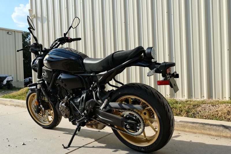 NEW 2025 YAMAHA XSR700 Image 3