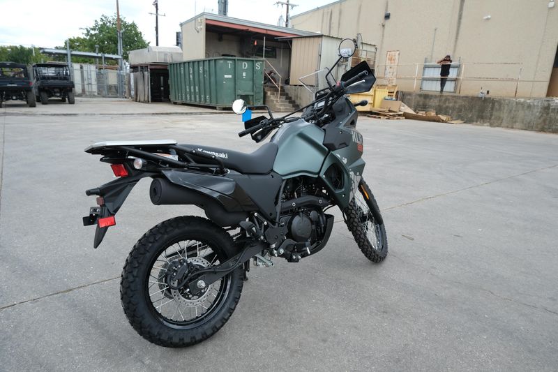 2025 Kawasaki KLR 650 METALLIC MATTE OLD SCHOOL GREENImage 6